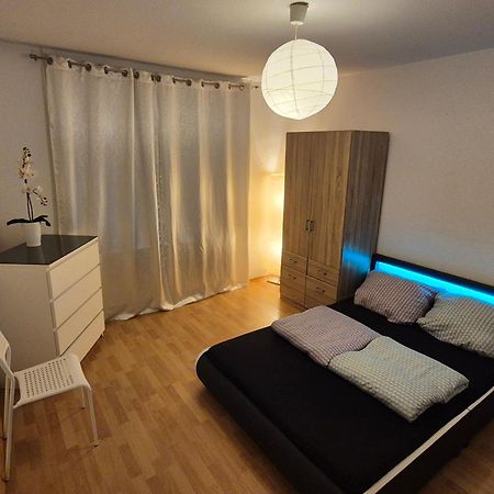 Schoene 3 Schlafzimmer Wohnung Mit 4 Dopplbetten Берлин Экстерьер фото