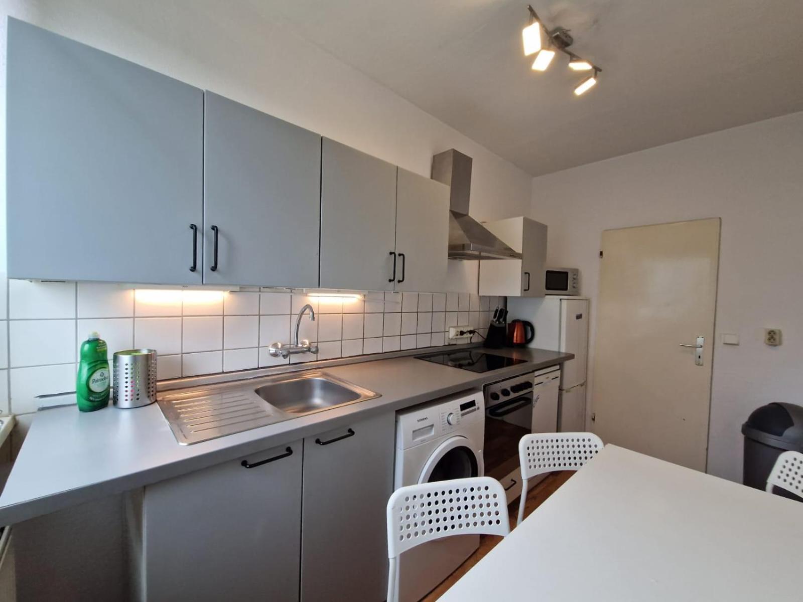 Schoene 3 Schlafzimmer Wohnung Mit 4 Dopplbetten Берлин Экстерьер фото