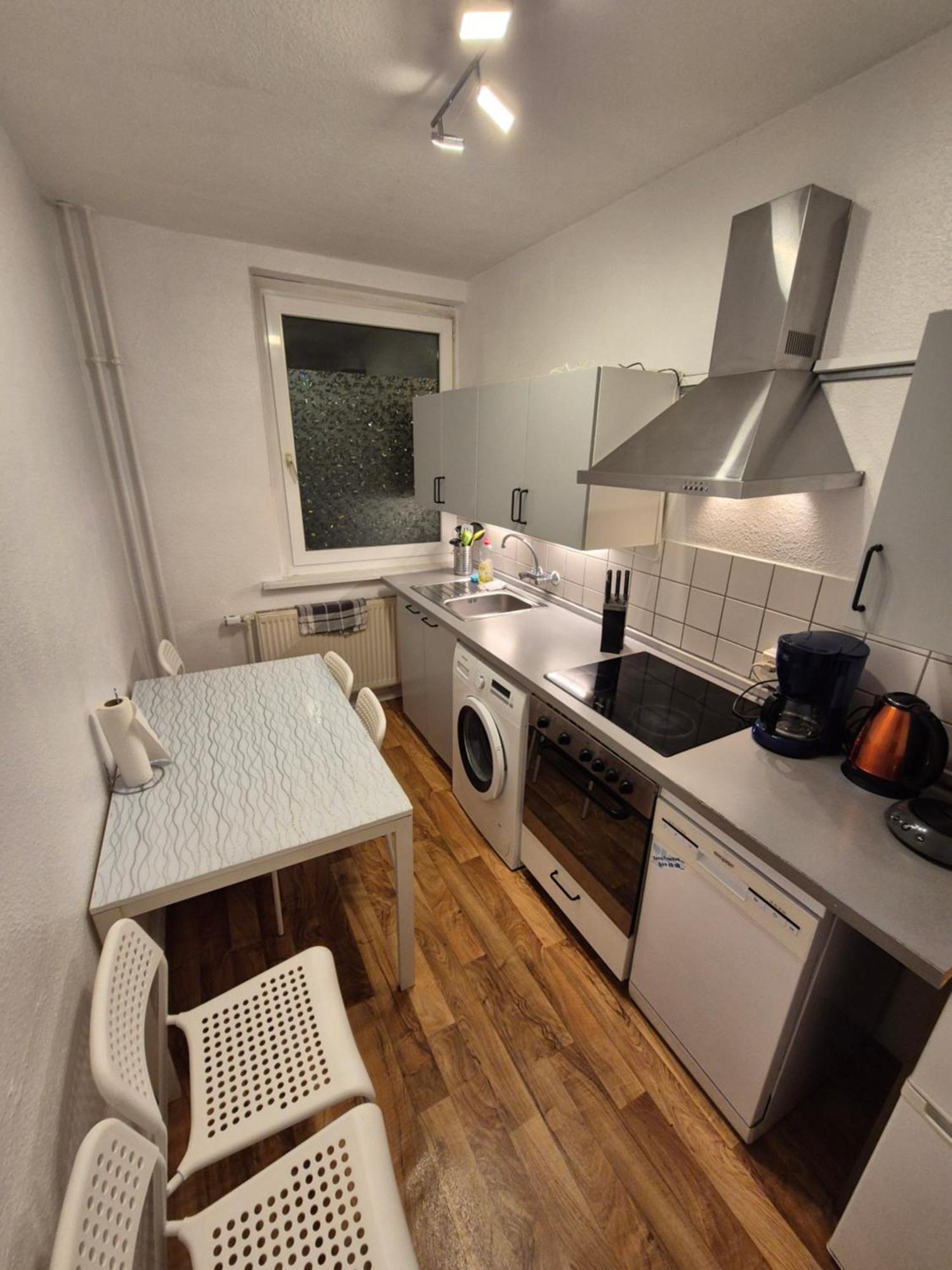 Schoene 3 Schlafzimmer Wohnung Mit 4 Dopplbetten Берлин Экстерьер фото
